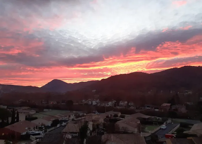 Chez Montiz Bed and Breakfast Montazels